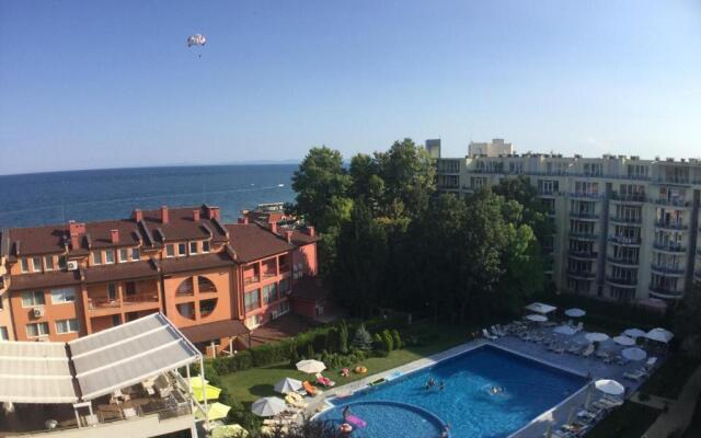 Oasis Suites Apartments and Studios