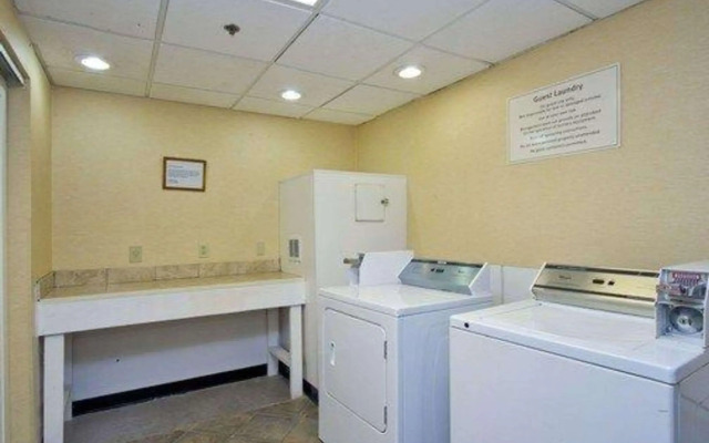 Rodeway Inn & Suites