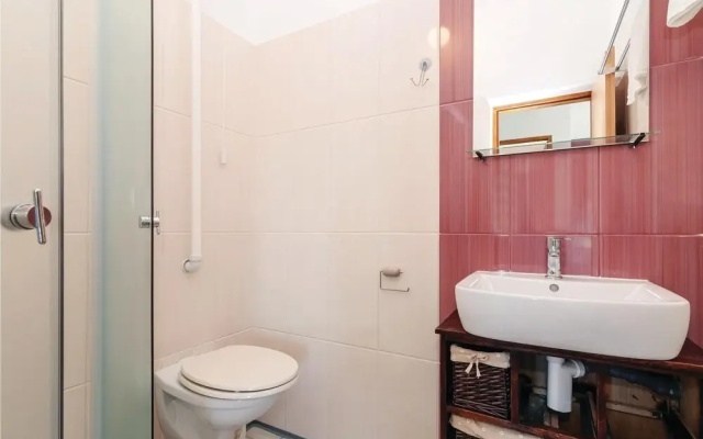 Awesome Apartment in Maslenica With 1 Bedrooms and Wifi