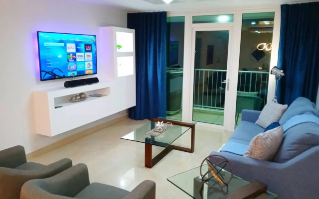 Isla Verde Beachfront Retreat With Parking