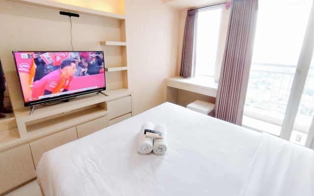 Studio Minimalist Connect to Pakuwon Mall at Tanglin Supermall Mansion Apartment – Guest Rooms – Surabaya