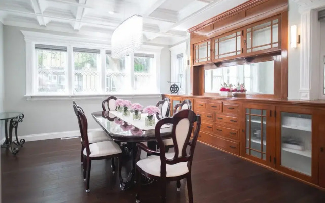 4 BDR Lake Geneva Estate Across From Beach!