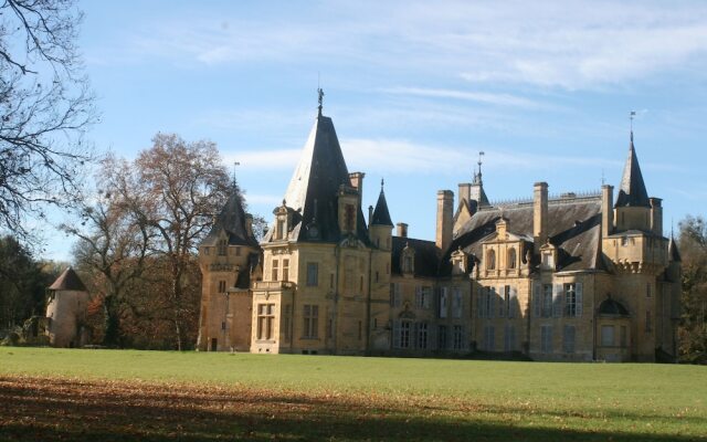 La maison des grilles du château de Prye