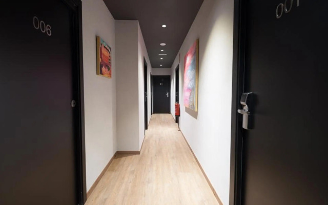 Airhostel Barcelona Airport 24h