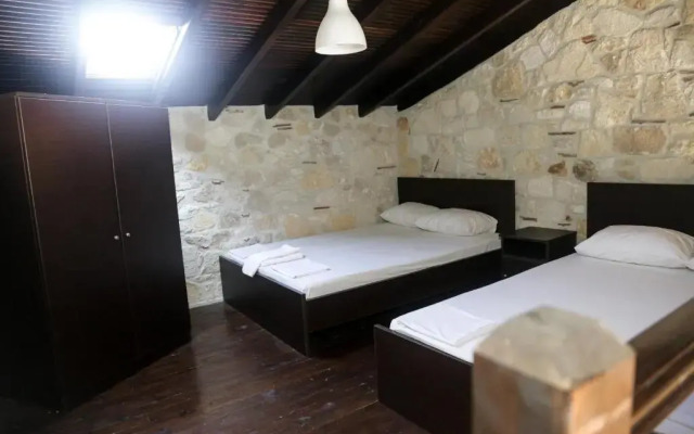 Gioulis Apartments & Studios