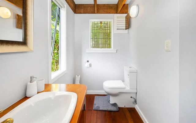 Piha - City Escape, Piha Holiday Home