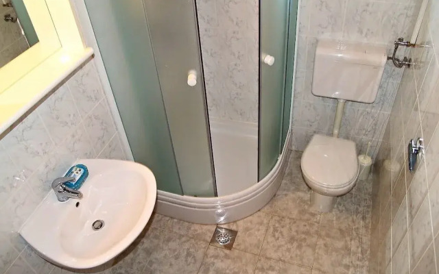 Sea View Apartment Reno, Sleeps 5