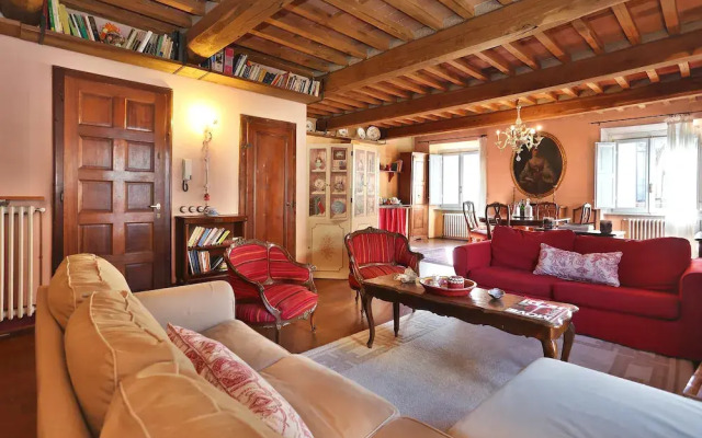 Delfina by Vacation in Lucca