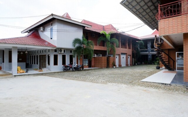 RedDoorz Plus near Haluoleo University