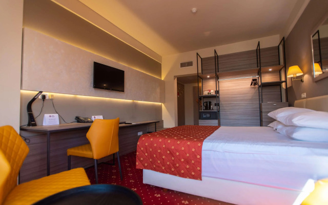 Best Western Plus Lido Hotel
