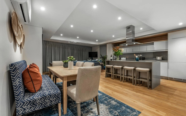 17 Marine, 2 Bedroom Sea-Facing Apt101