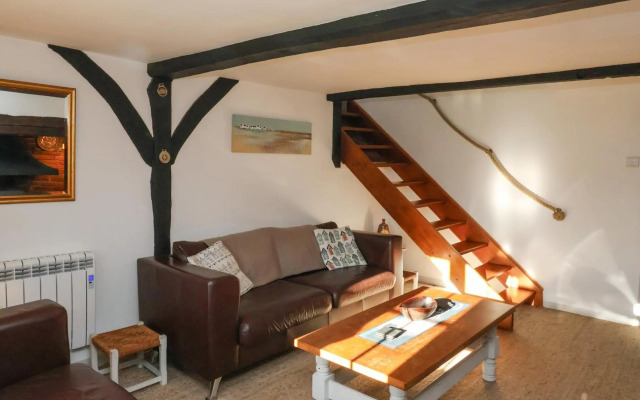 2 Greensleeves, Benhall