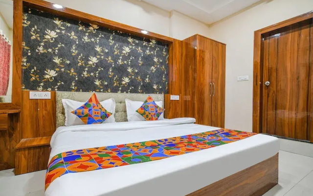 Fabhotel Royal Palace