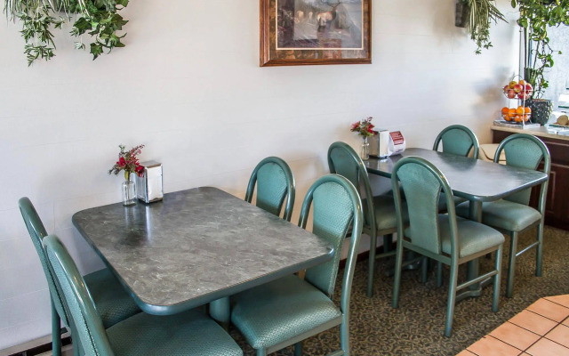 Rodeway Inn & Suites Roseburg