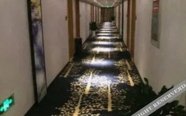 SET Chain Hotel (Xiangyang Qiaoying Yunxing Road)