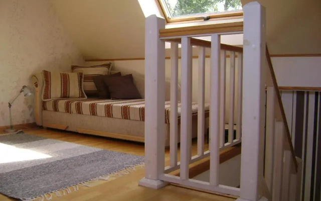 Mere Holiday House