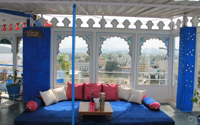 Treebo Trend Udai Niwas Lake Pichola