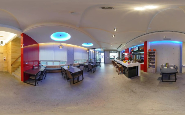 Travel Light Hotel