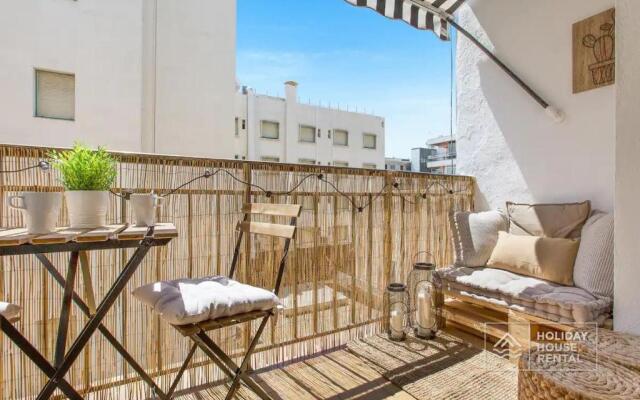 Cosy 3-bedroom apartment for 6-8 people just 50m from the beach