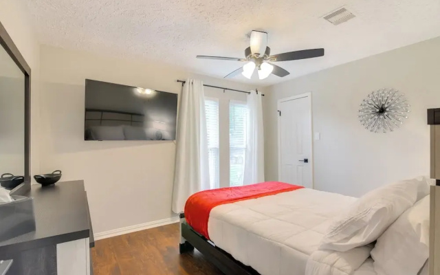 Golf & Get Outside - Family Home in Houston!