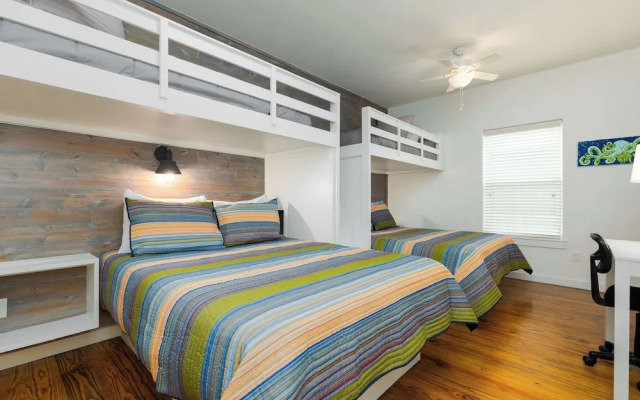 Comfy 3bdr Right in Town Sleeps 10