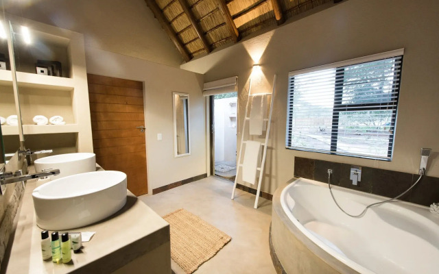 Bushbaby River Lodge