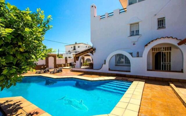 R116 Casa adosada con piscina privada en Cunit