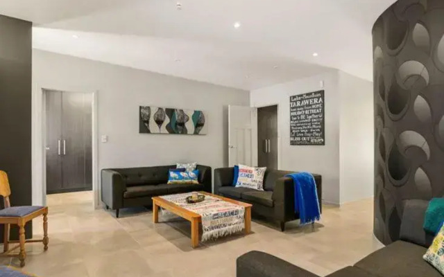 FlaxWater Bach - Lake Tarawera Holiday Home