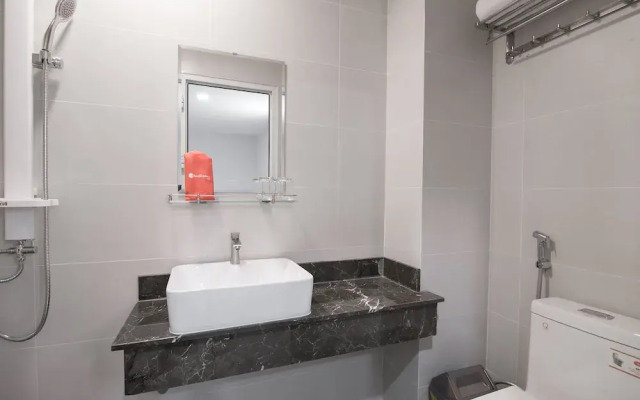 RedDoorz Premium near E-Town 3