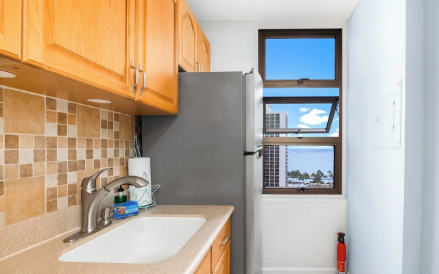 Waikiki Banyan 1BR Condos with No Parking