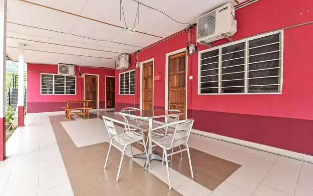 OYO 90660 Rayyans Roomstay