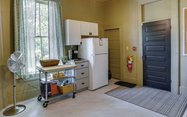 Charming Thomasville Getaway: Walk to Downtown!