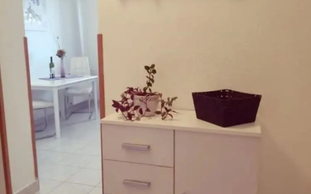 Jadranka - Free Parking and Grill - A1-purple