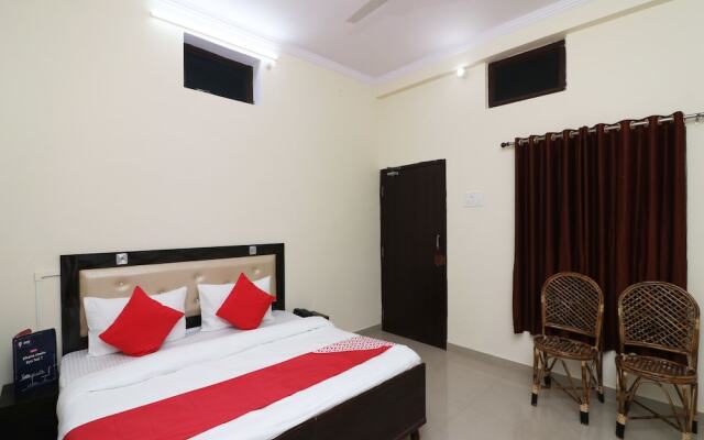 OYO 24823 Amrit Guest House