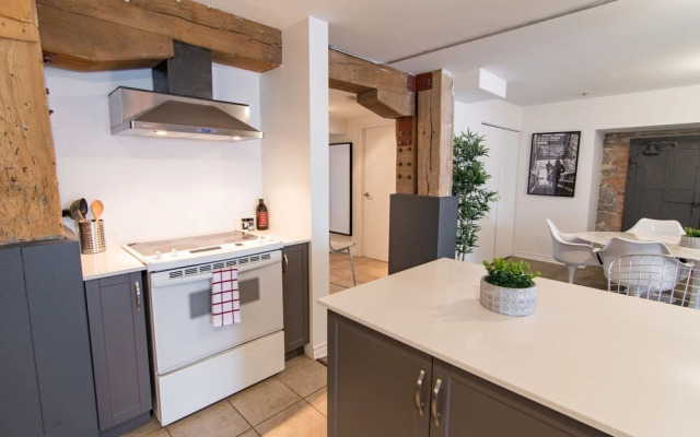 1821 Industrial Loft in Old Port by Nuage