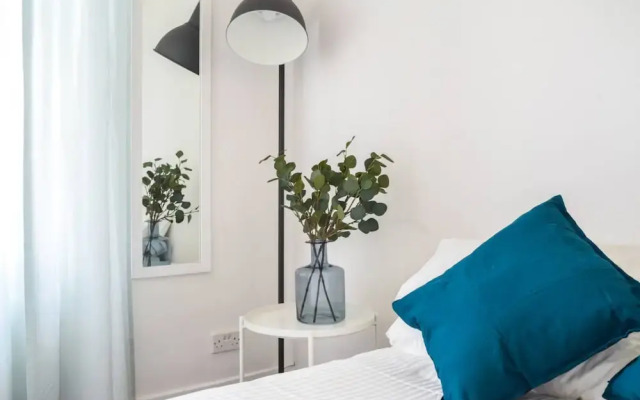 Spacious 4 Bedroom West London Flat