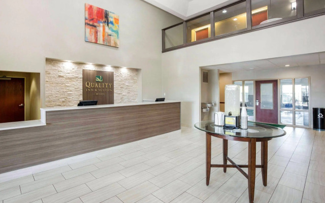 Quality Inn and Suites Arnold - St Louis