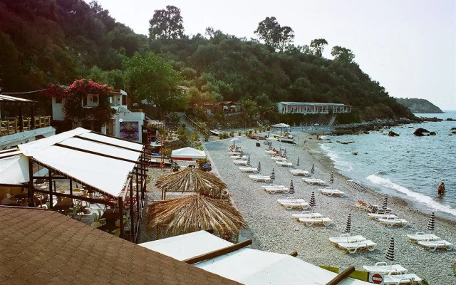 Cirucco Bay Hotel & Camping