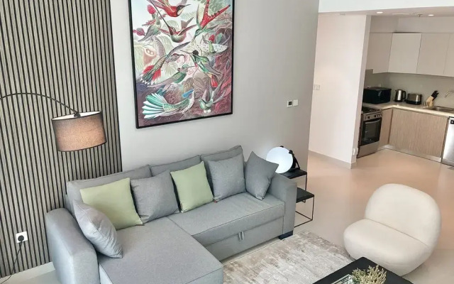 SuperHost - Stylish Apartment Facing Creek Harbour