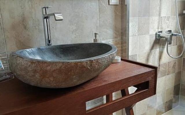 Sarakiniko Rooms