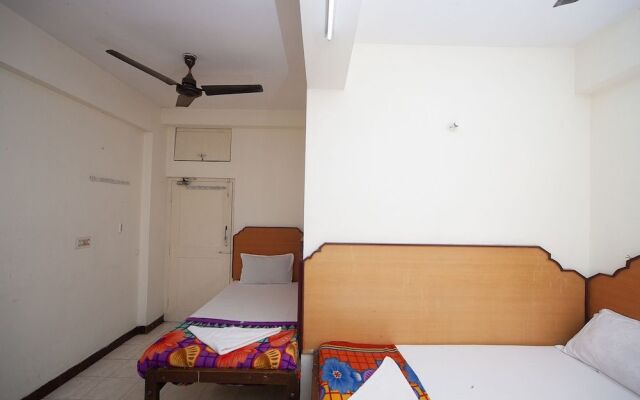 Spot On 38565 Hotel Surya