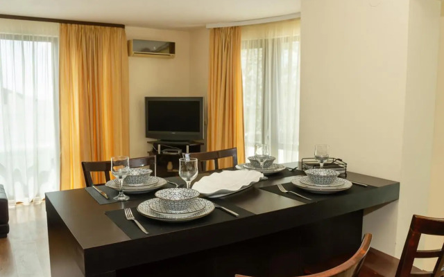 Cozy 1BD Apartment with a Spacious Terrace