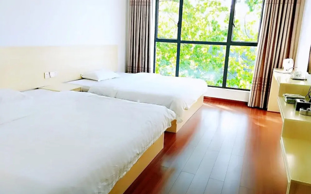 DONG JIANG HU XIANG CUN DA WAN CAI Hotel