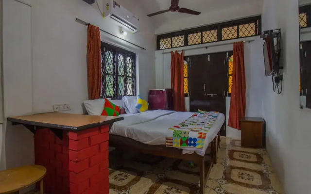 OYO 15369 Home Cozy Studio Curlies Anjuna Beach