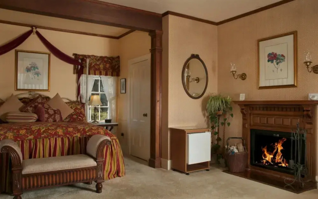 Headlands Inn Bed & Breakfast