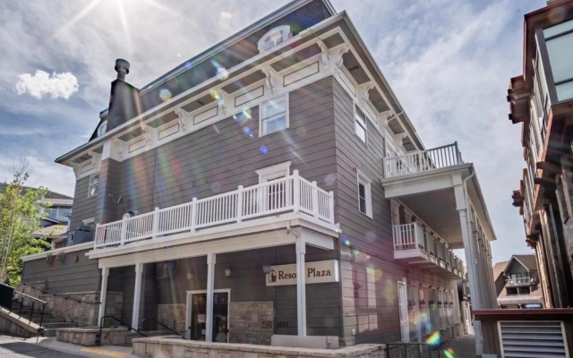 Lowell at Park City 5018, Park City