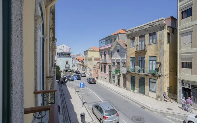 Liiiving in Porto - Luxury Beachfront Apartment VI