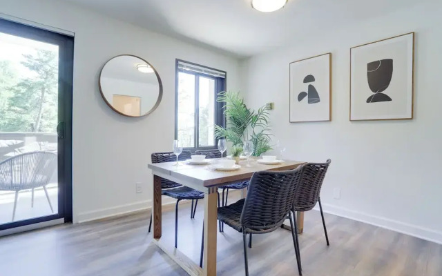 Contemporary Studio by Barton Park
