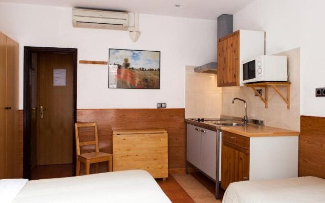 Studios Pelayo Guest House