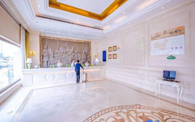 Vienna International Hotel (Wuhan East Railway Station Huanglongshan Metro Station)